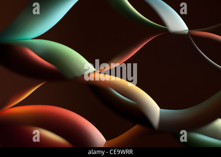 Sfondo immagine macro di coloratissimi origami modello realizzato di forma curva di fogli di carta su sfondo scuro Foto Stock