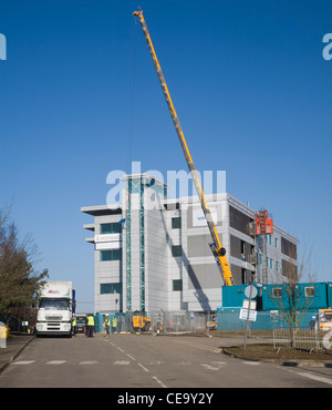 Grandi gru estensibile sito in costruzione Whitehouse Industrial Estate, Ipswich, Suffolk, Inghilterra Foto Stock