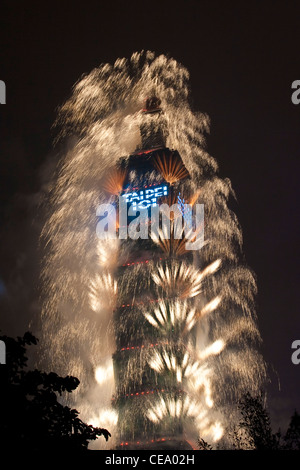 Taipei 101 fuochi d'artificio per 2012 Festa di Capodanno Foto Stock