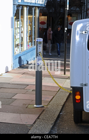 Civitas auto elettriche o veicolo punto di carica nel centro città di Brighton Regno Unito Foto Stock