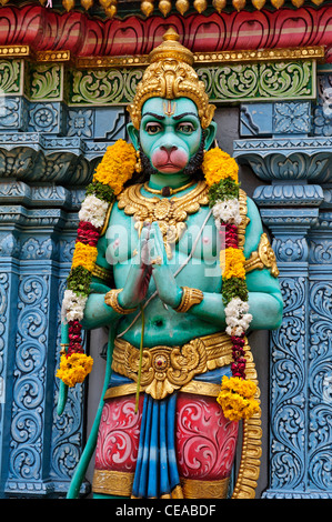 La santa figura statua al di fuori dello Sri Krishnan tempio, Singapore. Foto Stock