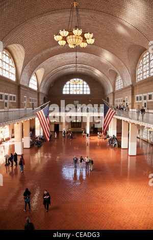La sala del Registro di sistema a Ellis Island National Monument (U.S. Parco nazionale di servizio) dispone di Rafael Guastavino piastrelle, New York, Stati Uniti d'America Foto Stock