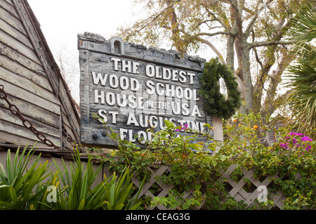 Firmare la più antica scuola di legno casa negli USA, St Augustine, Florida, Stati Uniti, America del Nord Foto Stock