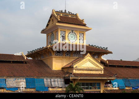 Clocktower al Mercato di Binh Tay, Chinatown Cholon Foto Stock