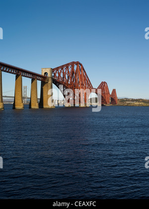 Dh via Ponte Ferroviario Forth Bridge Lothian vittoriano in acciaio a sbalzo ponte di granito Firth of Forth river Scozia Scotland Foto Stock