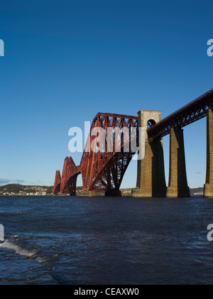 Dh via Ponte Ferroviario Forth Bridge Lothian vittoriano ponte a sbalzo a Firth of Forth river rail Scozia Scotland Foto Stock