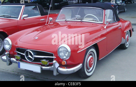 Mercedes-Benz 190 SL in rosso (Piattaforma Mercedes-Benz R121) Foto Stock