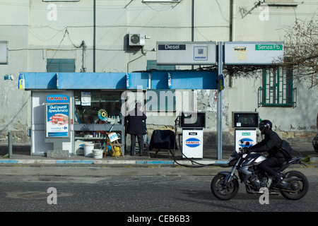 Stazione di gas per le strade di Roma Italia Foto Stock