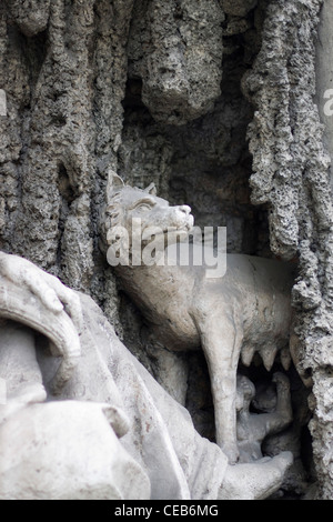 Facciata e fontana al angolo della chiesa della Santa Trinità commissionato dagli Spagnoli Ordine Trinitario di monaci Foto Stock