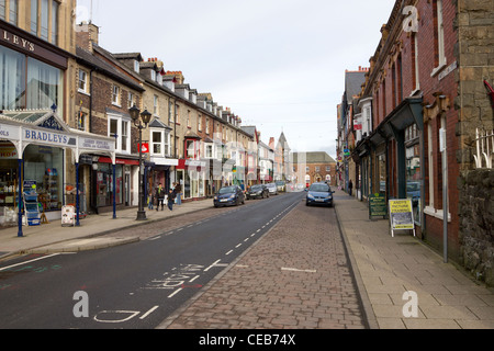 Middleton Street, la principale via dello shopping di Llandrindod Wells Powys Wales UK. Foto Stock