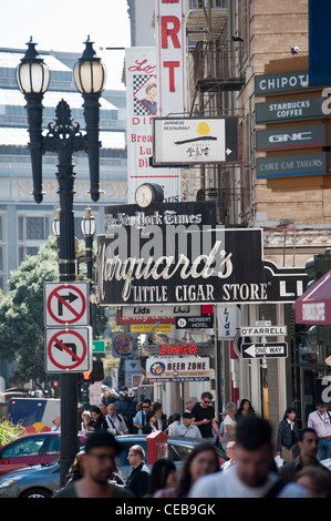 Scena di strada. Powell St. vicino Union Square. San Francisco California Foto Stock