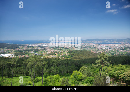 Grande e paesaggio panoramico della città di Vigo in Galizia Spagna Foto Stock