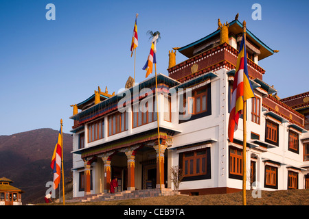 India, Arunachal Pradesh, Bomdila Gompa, nuovo buddismo Mahayana monastero all'alba Foto Stock