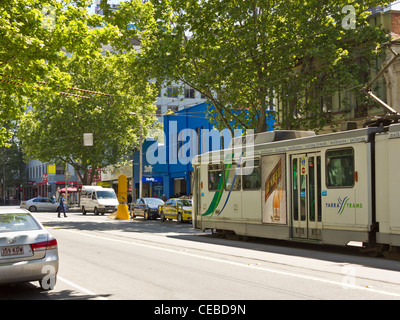 Il tram su Elizabeth Street, Melbourne, Victoria, Australia Foto Stock