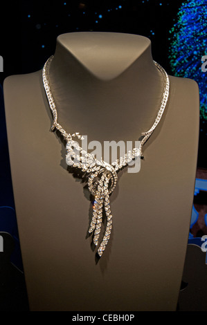 Van Cleef & Mele collier diamanti Place Vendome gioielliere gioiello Parigi Francia Foto Stock