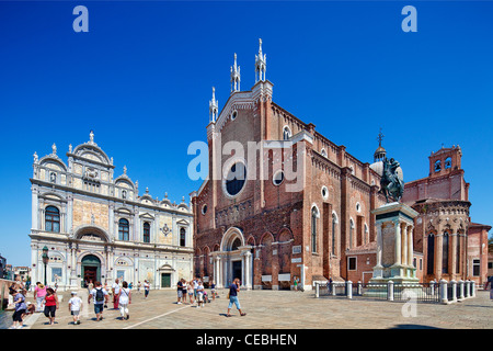 Hospital (sinistra, in stile rinascimentale e Basilica (destro, in stile gotico di San Giovanni e San Paolo, Castello, Venezia, Italia Foto Stock