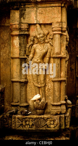 Tempio carving al di fuori del tempio Kamakshi, popolare con la tantrics, in Assam, India Foto Stock