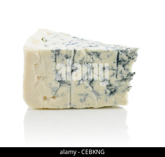 Formaggio blu su sfondo bianco Foto Stock