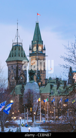 Il Parlamento canadese Centro ed Est di blocchi in Ottawa, Ontario, Canada. Foto Stock