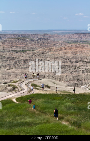 American Badlands Rocky Mountains National Park South Dakota Stati Uniti paesaggio americano gruppo di persone verticale ad alta risoluzione Foto Stock