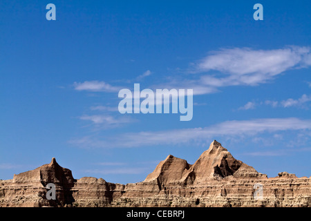 American Badlands National Park South Dakota Stati Uniti d'America paesaggio roccioso montagne rocciose all'orizzonte sfondo telefono per carta da parati mobile ad alta risoluzione Foto Stock