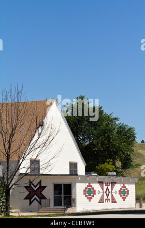 Nativo americano Oglala tribù Sioux Pine Ridge South Dakota negli Stati Uniti Pittura sulle pareti motivi e simboli foto delle scuole medie ad alta risoluzione Foto Stock