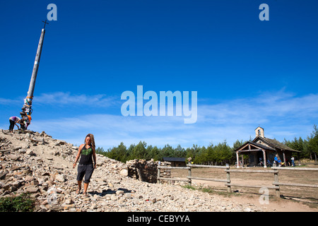 Cruz de Ferro, un tasto stop sul Camino de Santiago Foto Stock