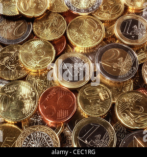 Un assortimento di monete in euro Foto Stock