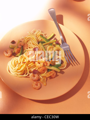 Spaghetti con zafferano - Gamberetti (Spaghetti allo zafferano con gamberi) Foto Stock