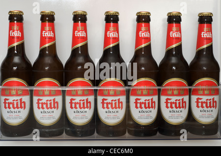 Bottiglie di Rhineland Kolsch birra in frigo Foto Stock