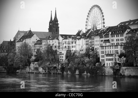 Vista dal fiume Reno verso il Muenster durante il Herbstmesse (Fall Fair), Basilea, Basilea, Svizzera Foto Stock