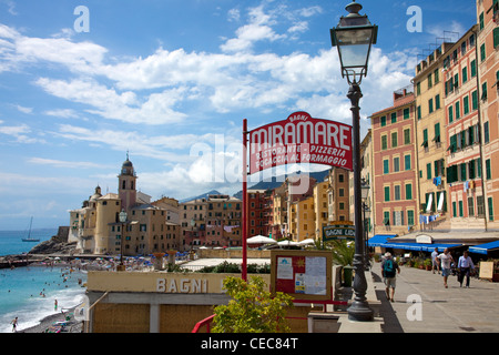 Ristorante Miramare sulla spiaggia del villaggio di pescatori Camogli, Provincia Genova, Liguria di Levante, Italia, mare Mediterraneo, Europa Foto Stock