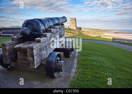 Canon nella motivazione di Bamburgh, Northumberland, England, Regno Unito Foto Stock