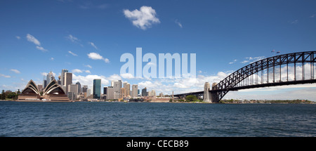 Sydney skyline del centro di Sydney e il Sydney Harbour Bridge Foto Stock