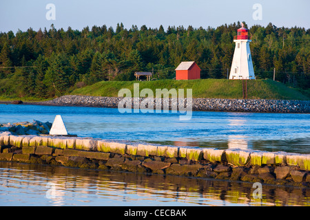 Mulholland punto luce sul Campobello Island in New Brunswick come visto da Lubec, Maine. Foto Stock