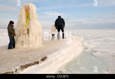 Segno ghiacciate, nessun diving, congelati Mar Nero, un raro fenomeno, Odessa, Ucraina, Europa orientale Foto Stock