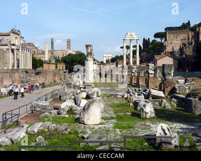 Tempio di Castore e Polluce in le rovine del Foro romano antico romano, Roma, Italia Foto Stock