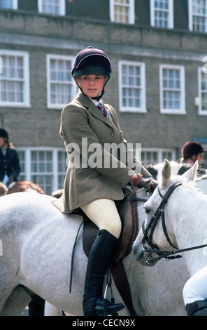 Inghilterra, Londra, Hyde Park, St.Johns Chiesa, Ritratto di una ragazza di equitazione presso la benedizione dei cavalli Festival Foto Stock