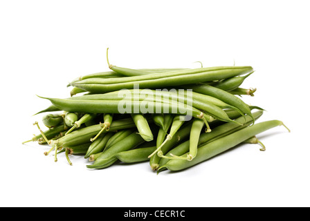 Fagioli verdi su sfondo bianco Foto Stock