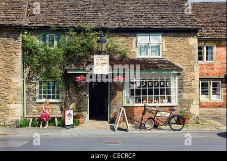 Il vecchio panificio nel villaggio di Lacock Wiltshire, Inghilterra UK UE Foto Stock