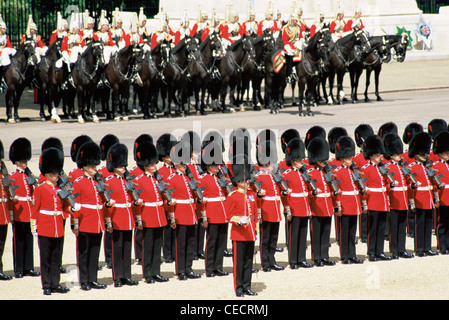 Regno Unito, Gran Bretagna, Inghilterra, Londra, Trooping del colore cerimonia presso la sfilata delle Guardie a Cavallo Whitehall Foto Stock