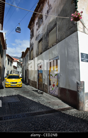 Funchal Old Town Painted Doors on Rua de Santa MariaTransport in Madeira  zona Histroica do Funchal Portas com Arte Doors with Art in Funchal, Madeira Foto Stock