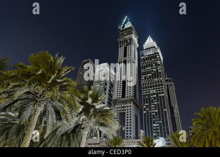 Grattacieli di notte, Financial District, Dubai, Emirati Arabi Uniti, Medio Oriente Foto Stock