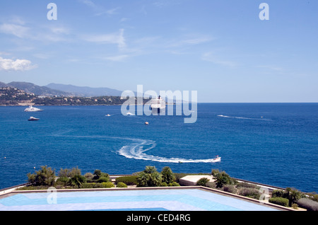 Cunard nave da crociera regina Elisabetta ancorata a Monte Carlo, Monaco. Foto Stock