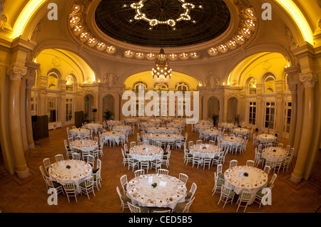 Il Berlioz lounge della Vichy Opera preparata per un ricevimento (Centro Congressi - Vichy - Allier - Auvergne - Francia). Foto Stock