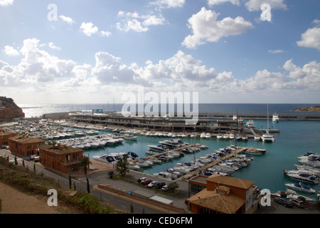 Puerto Adriano porto turistico barche ormeggiate Maiorca Maiorca Isole Baleari Spagna Foto Stock