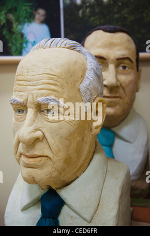 Israele, la Galilea, Kfar Tabor Kibbutz, Museo di Marzapane, sculture israeliani di Primi Ministri, Yitzak Rabin e Ehud Barak Foto Stock