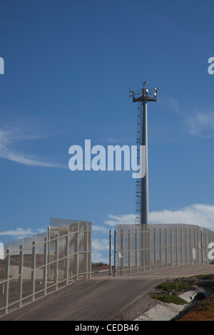 Torre di sorveglianza a US-frontiera messico Foto Stock