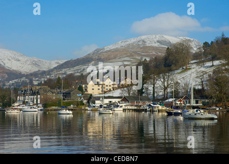 Lago di Windermere a Waterhead, Parco Nazionale del Distretto dei Laghi, Cumbria, England Regno Unito Foto Stock