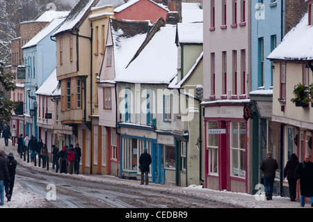 Personaggio storico negozio fronti sulla strada Maddalena in inverno. Cambridge. In Inghilterra. Foto Stock